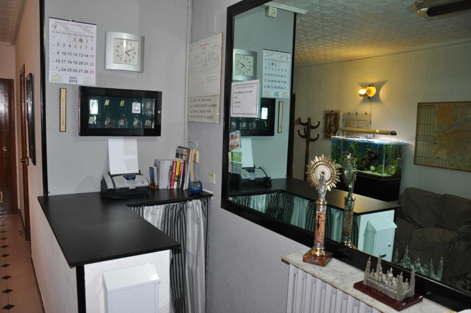 Hostel Central Zaragoza Bagian luar foto